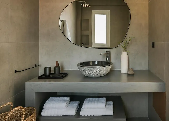 Vila Lourdas White *