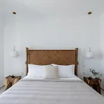 Villa Lourdas White *