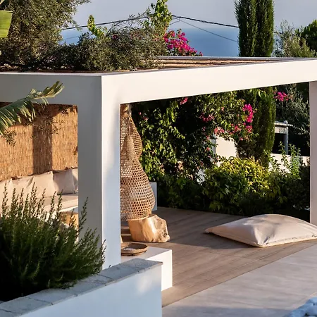 Villa Lourdas White