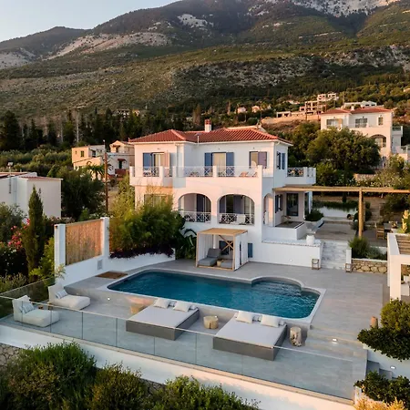 Villa Lourdas White